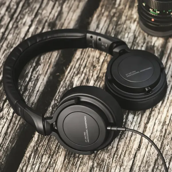 Beyerdynamic DT 240 PRO Mobile studio headphones for monitor and recording purposes (closed)-0