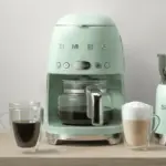 ماكينة قهوة بالتنقيط من سميج بتصميم جمالي من خمسينيات القرن الماضي - أخضر باستيل