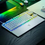 ⁦لوحة مفاتيح الألعاب السلكية Razer Huntsman V3 Pro Tenkeyless 8KHz للرياضات الإلكترونية - بمفاتيح بصرية تناظرية من الجيل الثاني - الإصدار الأبيض⁩ - الصورة ⁦3⁩