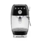 ماكينة قهوة الإسبريسو من Smeg بتصميم مستوحى من الخمسينيات ومزودة بمضخة - أسود