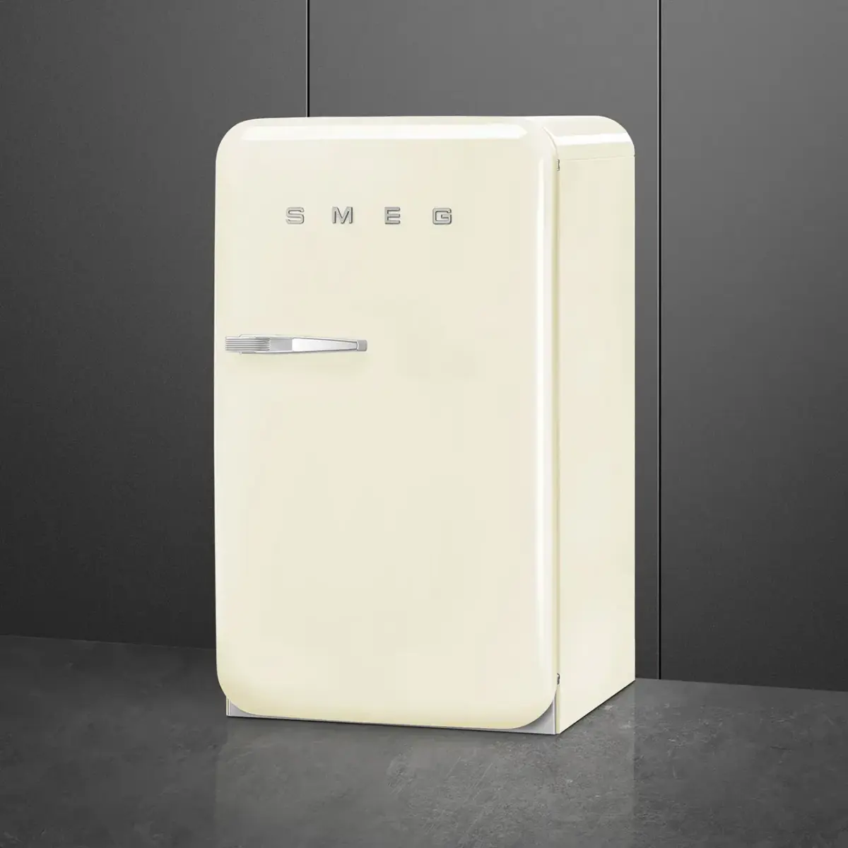 Smeg 50's Style Free Standing Refrigerator - Cream - Image 2